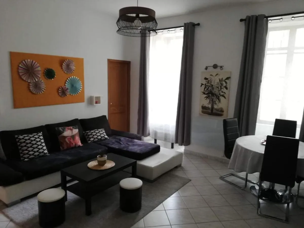 Apartment Orange: Appartement Pratique Et Idealement Place Orange  France
