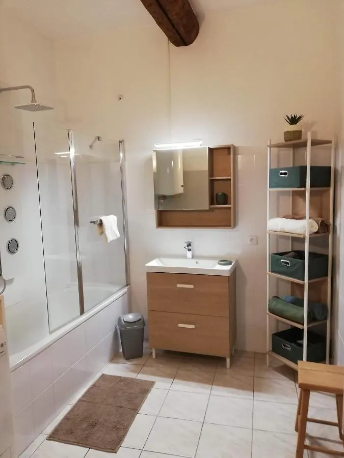 Orange: Appartement Pratique Et Idealement Place Orange  Apartment Orange (Vaucluse)