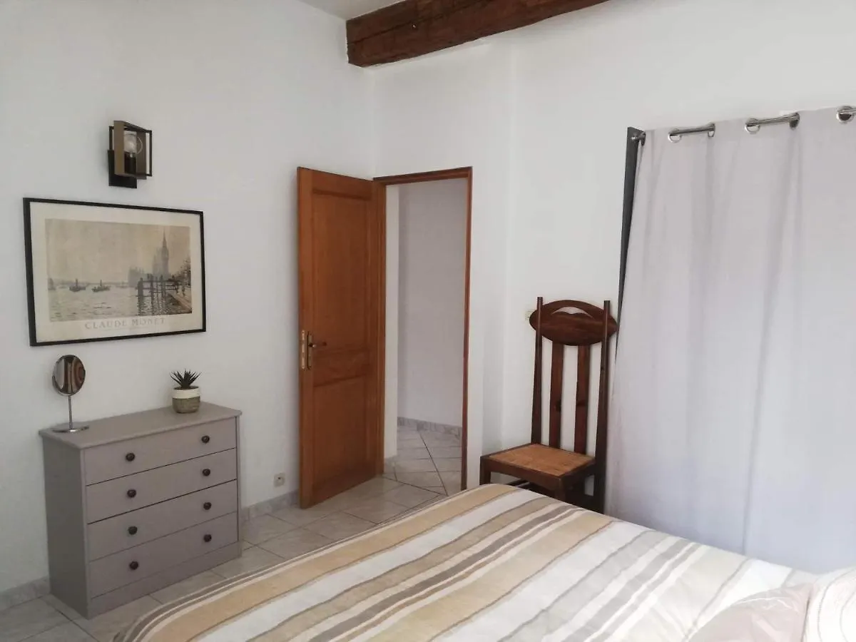 Orange: Appartement Pratique Et Idealement Place Orange  0*, Orange (Vaucluse) France