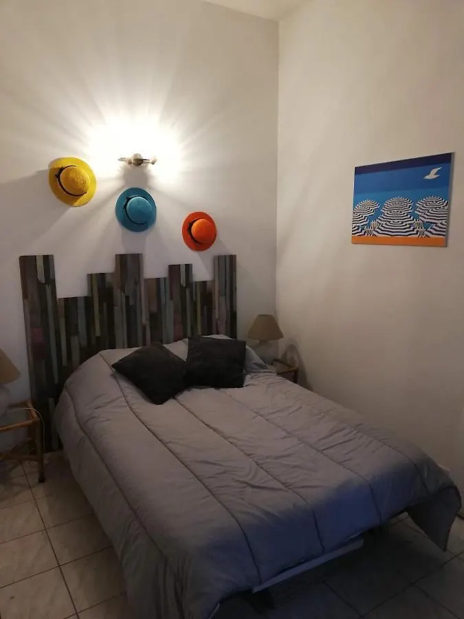Orange: Appartement Pratique Et Idealement Place Orange  0*, Orange (Vaucluse) France
