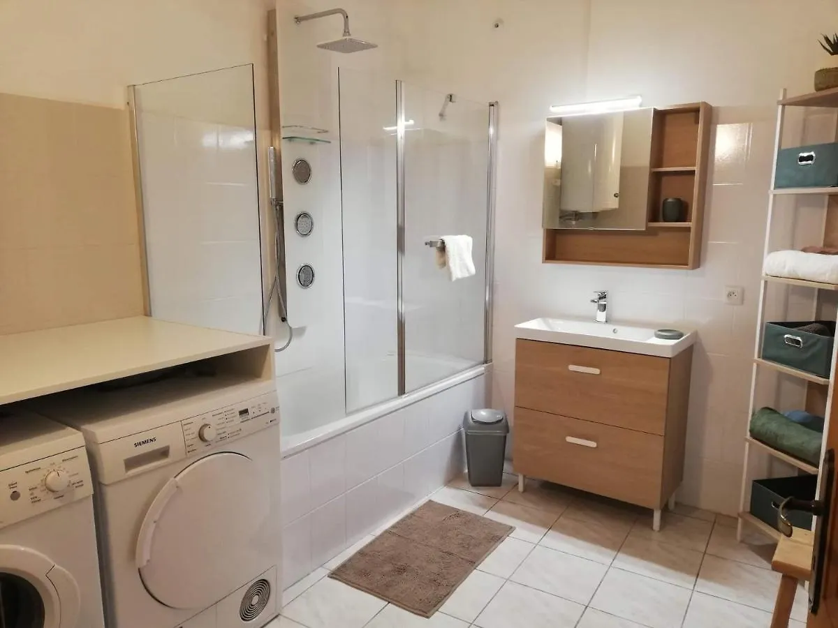 Apartment Orange: Appartement Pratique Et Idealement Place Orange