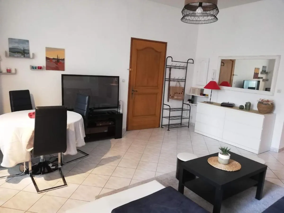 Orange: Appartement Pratique Et Idealement Place Orange  Apartment Orange (Vaucluse)